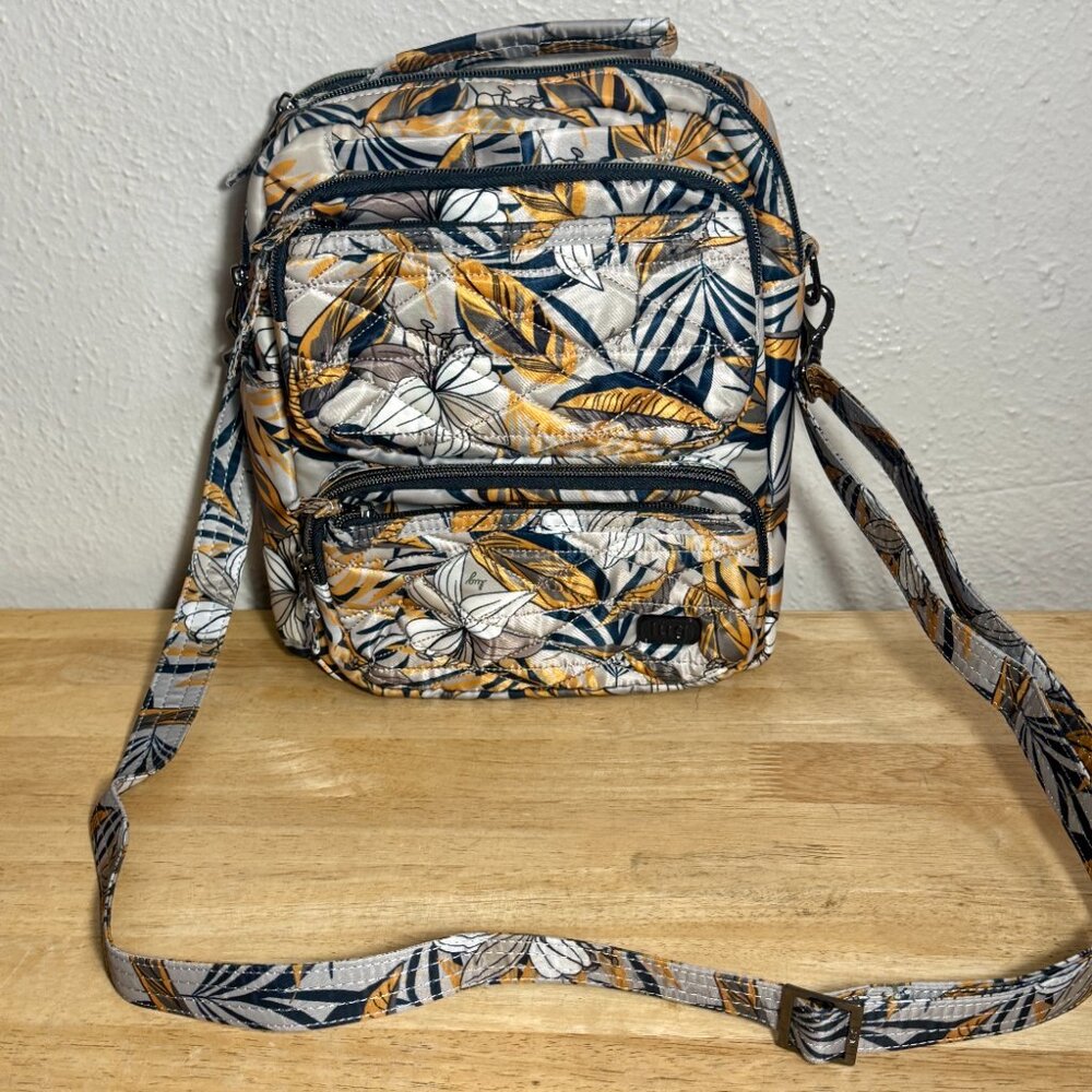 Lug Compass in Lily Gray